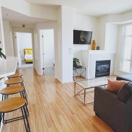 Downtown Waterfront Kelowna Oasis Newly Renovated 2Bed 2Bath Apartment Exterior foto